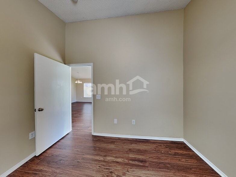 Building Photo - 1468 Carey Glen Cir