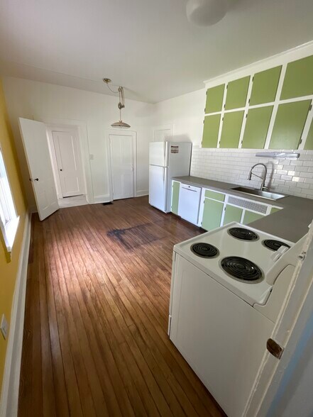 Building Photo - 107 Woodward St