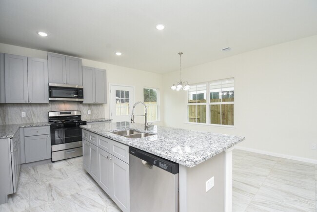 Building Photo - 2807 Topiary Ln