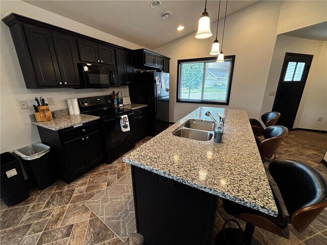 Building Photo - 4001 Iris Ct
