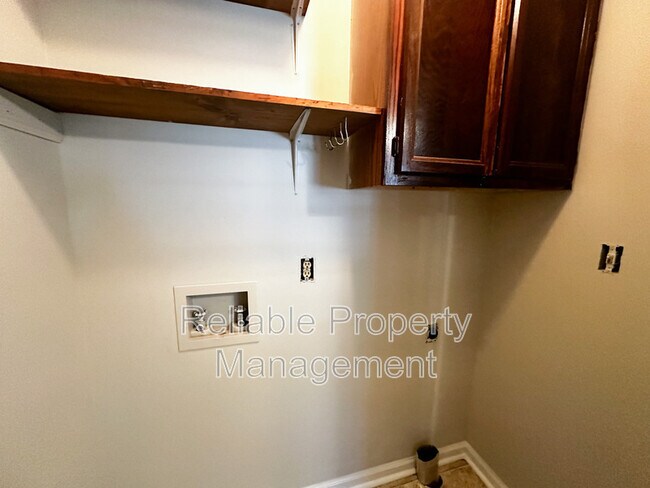 Building Photo - 61 S Sussex Dr