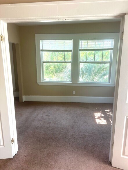 UNIT #4 - 2926 Post St