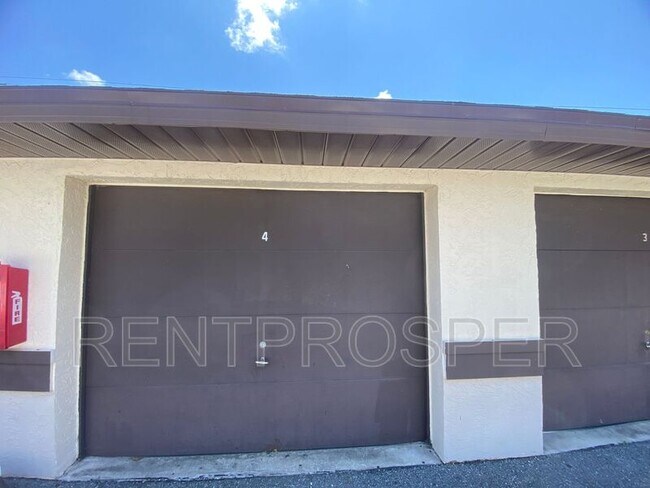 Building Photo - 1051 June Dr