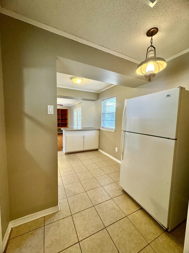 Building Photo - 2085 Trailwood Dr