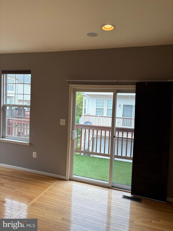 Building Photo - 46239 Milthorn Terrace