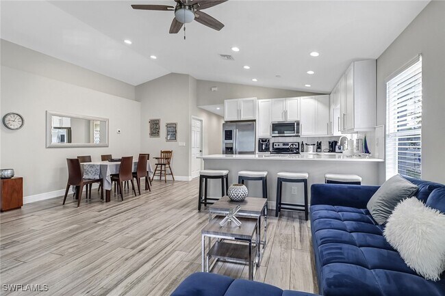 Building Photo - 851 102nd Ave N