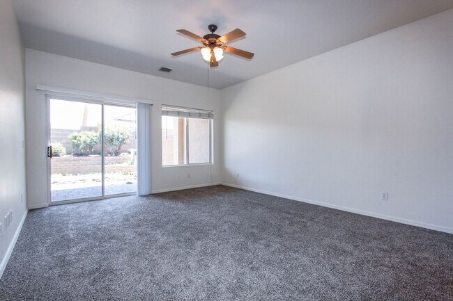 Building Photo - 607 N Cortina St