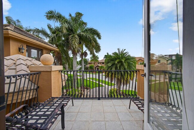 Building Photo - 3501 Collonade Dr