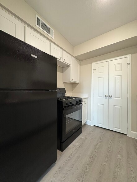 Building Photo - 3305 Red Bluff Rd