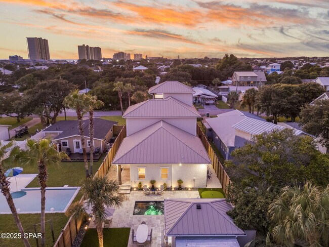 Building Photo - 407 Petrel St