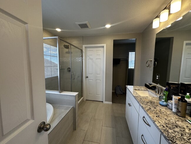 Building Photo - Available May! Beautiful home in Murphy Creek!