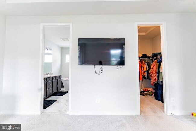Building Photo - 41914 Spring Air Dr