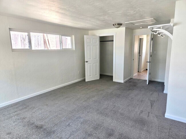 Building Photo - 3613 Grandview Dr W