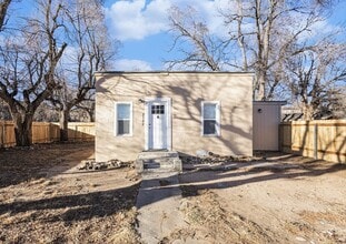 Building Photo - 2 Bedroom Single Family Home*Remodeled* Utilities included in rent!