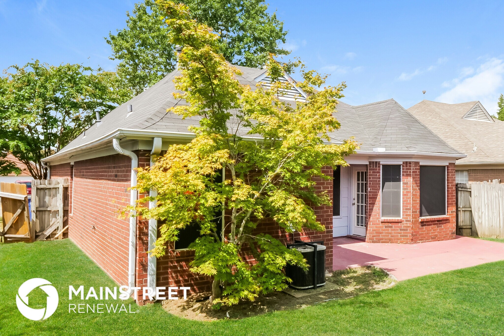 Building Photo - 8486 Clubview Dr