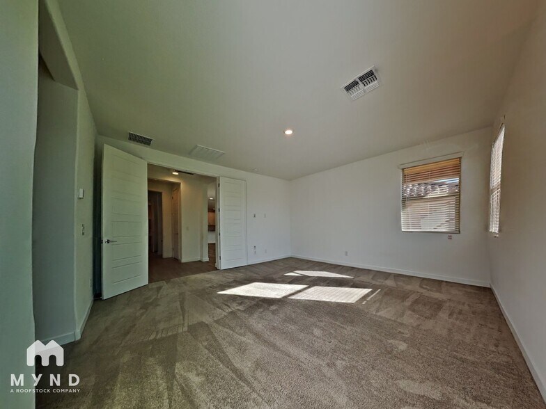 Building Photo - 19353 W Elm St