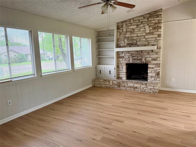 Building Photo - 610 Chisholm Valley Dr