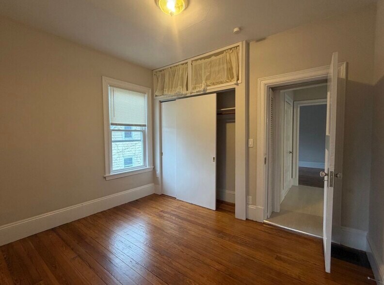 Building Photo - 10 Lambert Ave