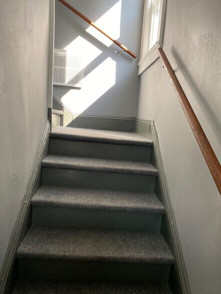 Building Photo - 343 Warburton Pl