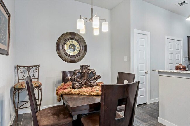 Building Photo - 334 Creekside Curve