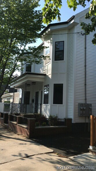 Building Photo - 7 Webster St