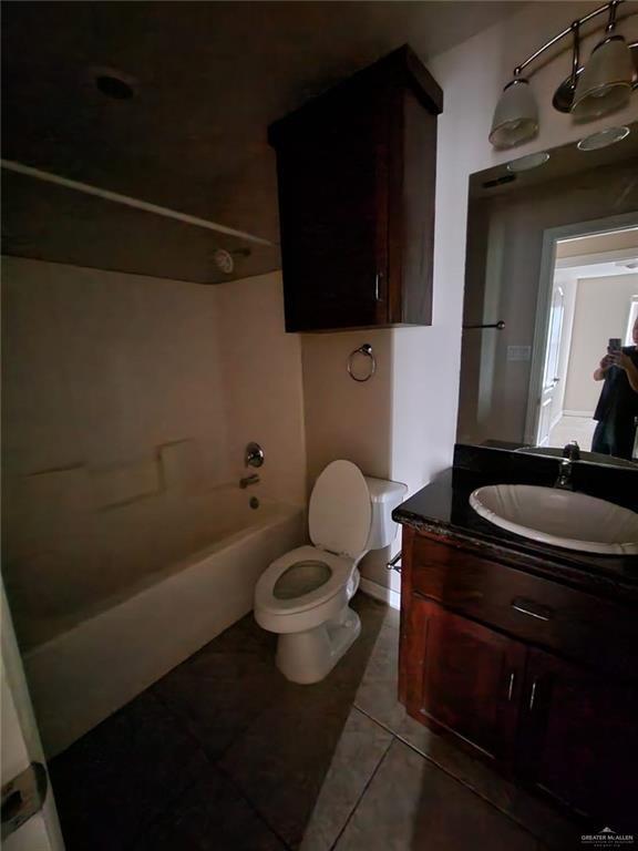 Building Photo - 3702 S Embassy Ave