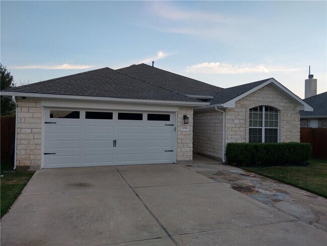 Primary Photo - 1004 Ridgebluff Cir