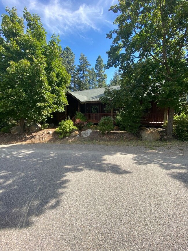 Building Photo - Quaint Country Living (APP#143)