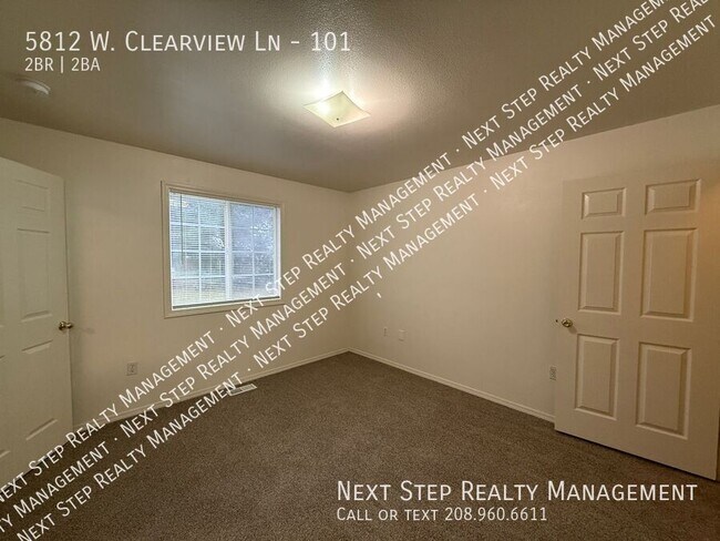 Building Photo - 5812 W Clearview Ln