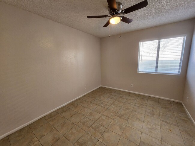 Building Photo - Beautiful  3 bedroom,2 bath,2 car garage h...