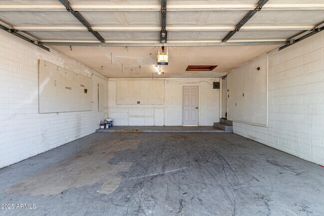 Building Photo - 8307 E Buena Terra Way