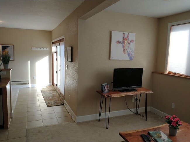 Building Photo - 2 Bedroom 1 Bath Basement Unit in Lafayette
