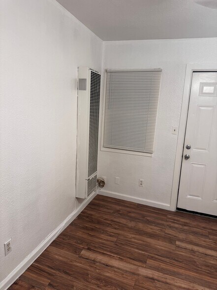 Building Photo - 8557 Juniper Ave