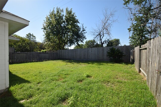 Building Photo - 5726 Indigo Trails Dr