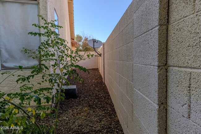 Building Photo - 3125 E Cottonwood Ln