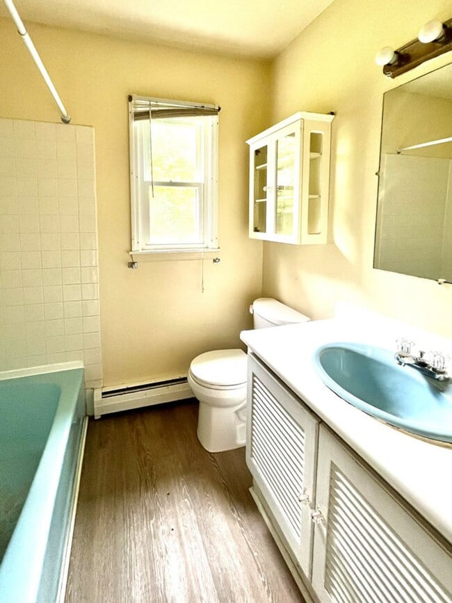 Building Photo - Spacious 5-Bedroom, 1.75 Bathroom Home in a Prime Location (58 East Terrace)