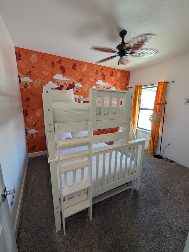 Building Photo - Beautiful Executive 4 Bed 3 Bath Home in Davenport!