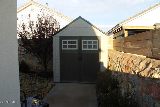 Building Photo - 754 Flexford St