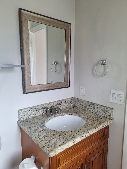 Building Photo - 665 Enfield St