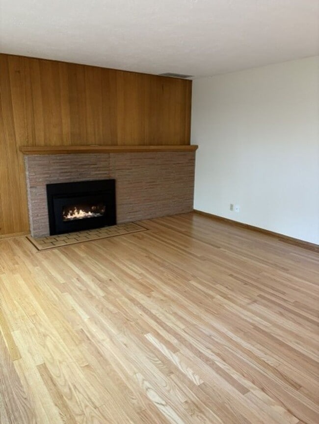 Building Photo - |NEW| ~ Charming Cedar Hills Ranch – Great Location! ~ Accepting Applications April 26 @ 5AM!