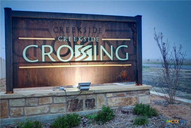 Building Photo - 546 Creekside Frst