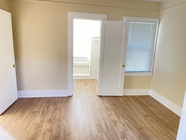 Building Photo - Available Now -  2 Bedroom House