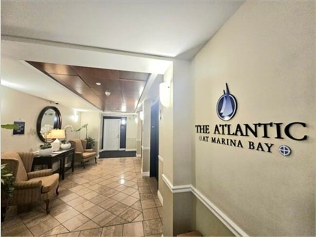 Building Photo - 10 Seaport Dr