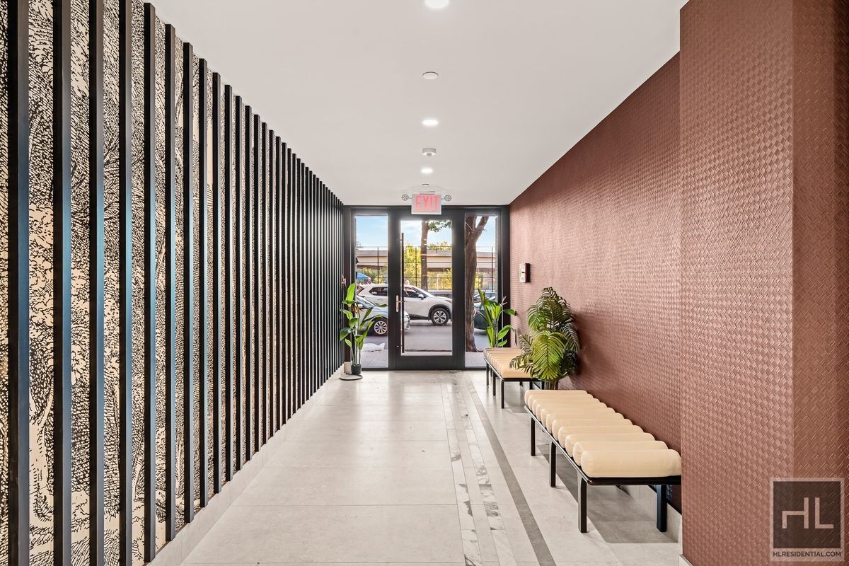 Building Photo - BRUCKNER BOULEVARD