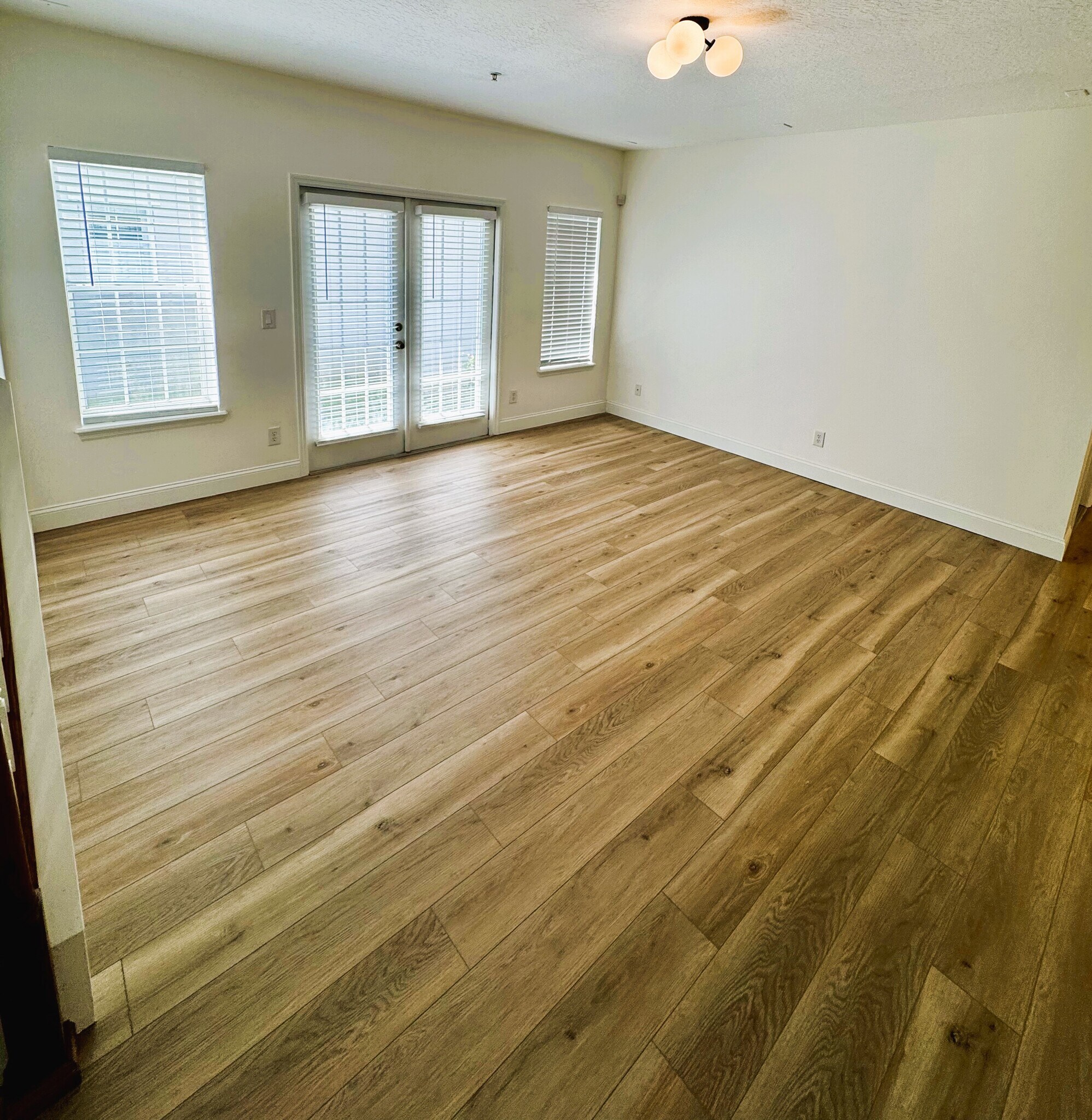 Family Room - 1542 Almond Avenue