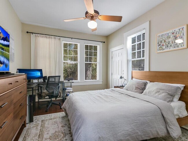 Building Photo - 2617 1/2 S 2nd St