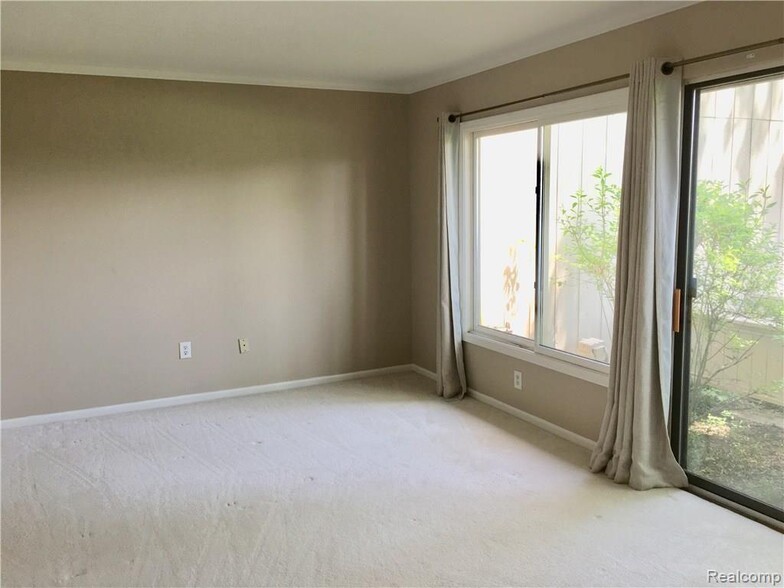 Building Photo - 1829 Golf Ridge Dr