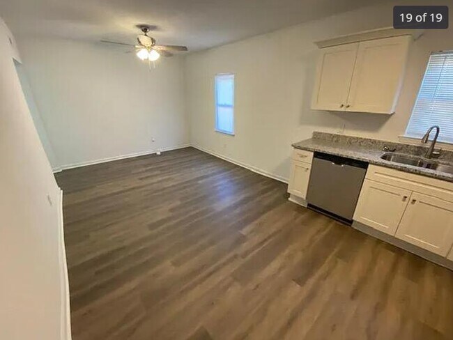Building Photo - 1237 Lindsay Ave
