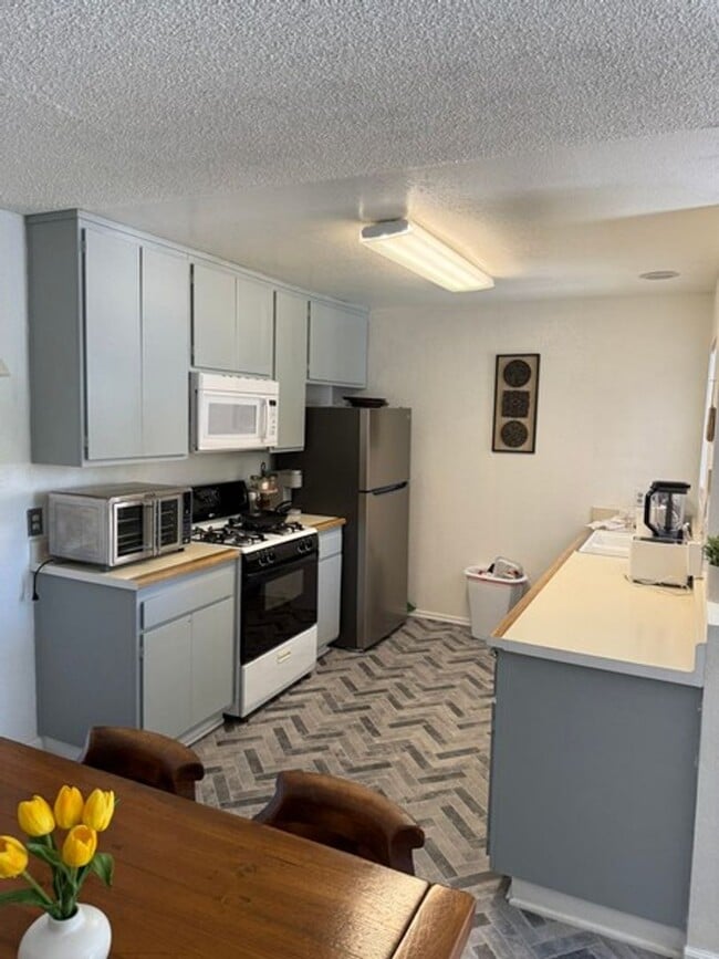 Building Photo - Gorgeous Quail Meadow Condo 2 bedroom / 1.5 bath