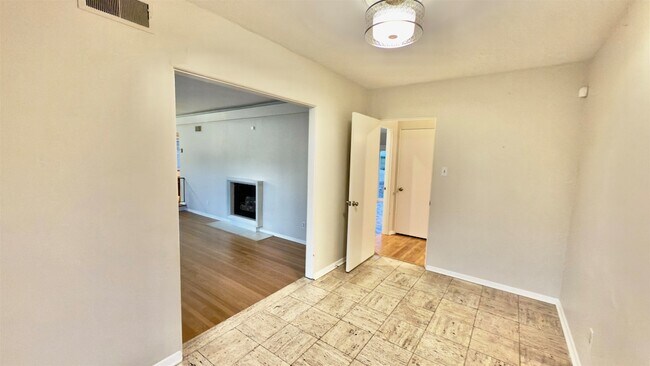 Building Photo - 5209 Walnut Grove Rd